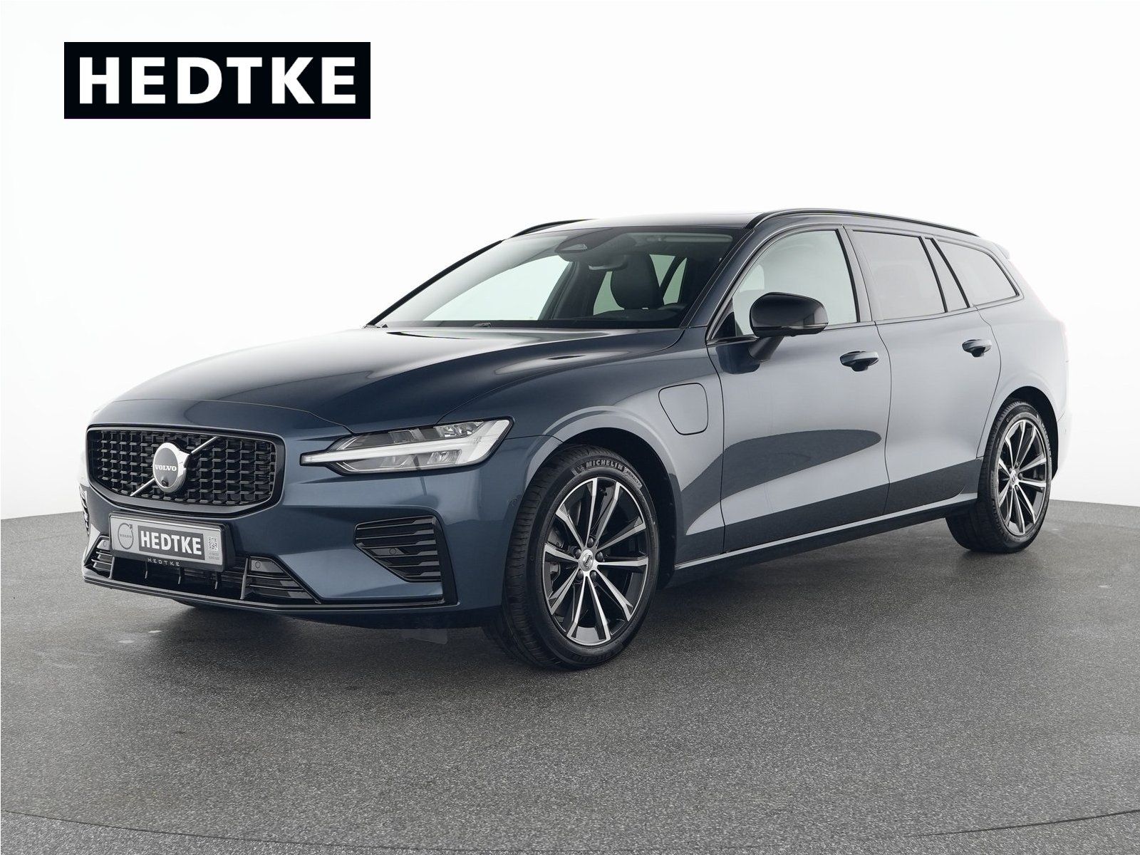 Volvo V60 T8 AWD Plug-in Hybrid Plus Dark - Panoramad.