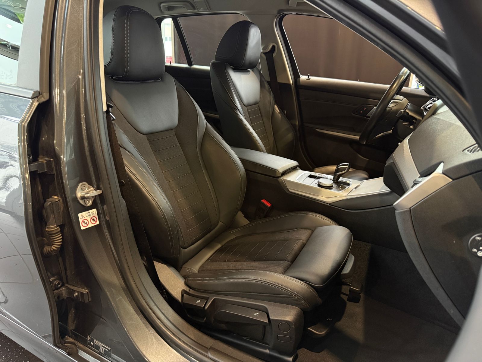 Fahrzeugabbildung BMW 320d Touring Advantage LED NAV SHZ ALU