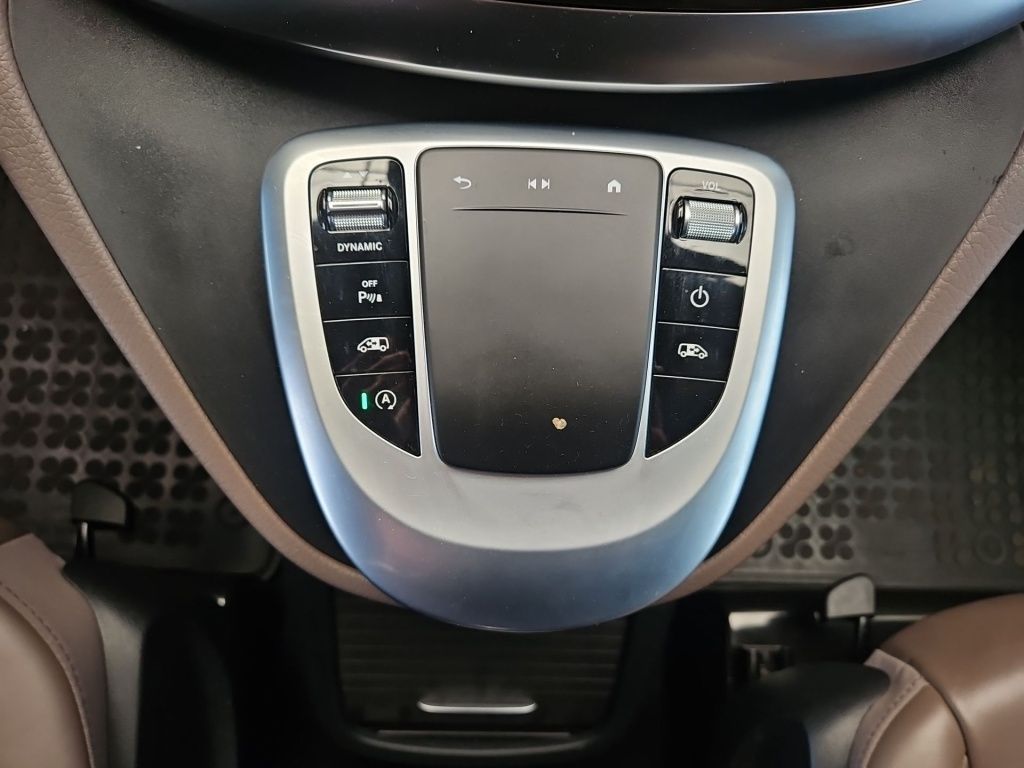 Fahrzeugabbildung Mercedes-Benz V 300 d Avantgarde Edition lang AMG 2,5AHK Tisch