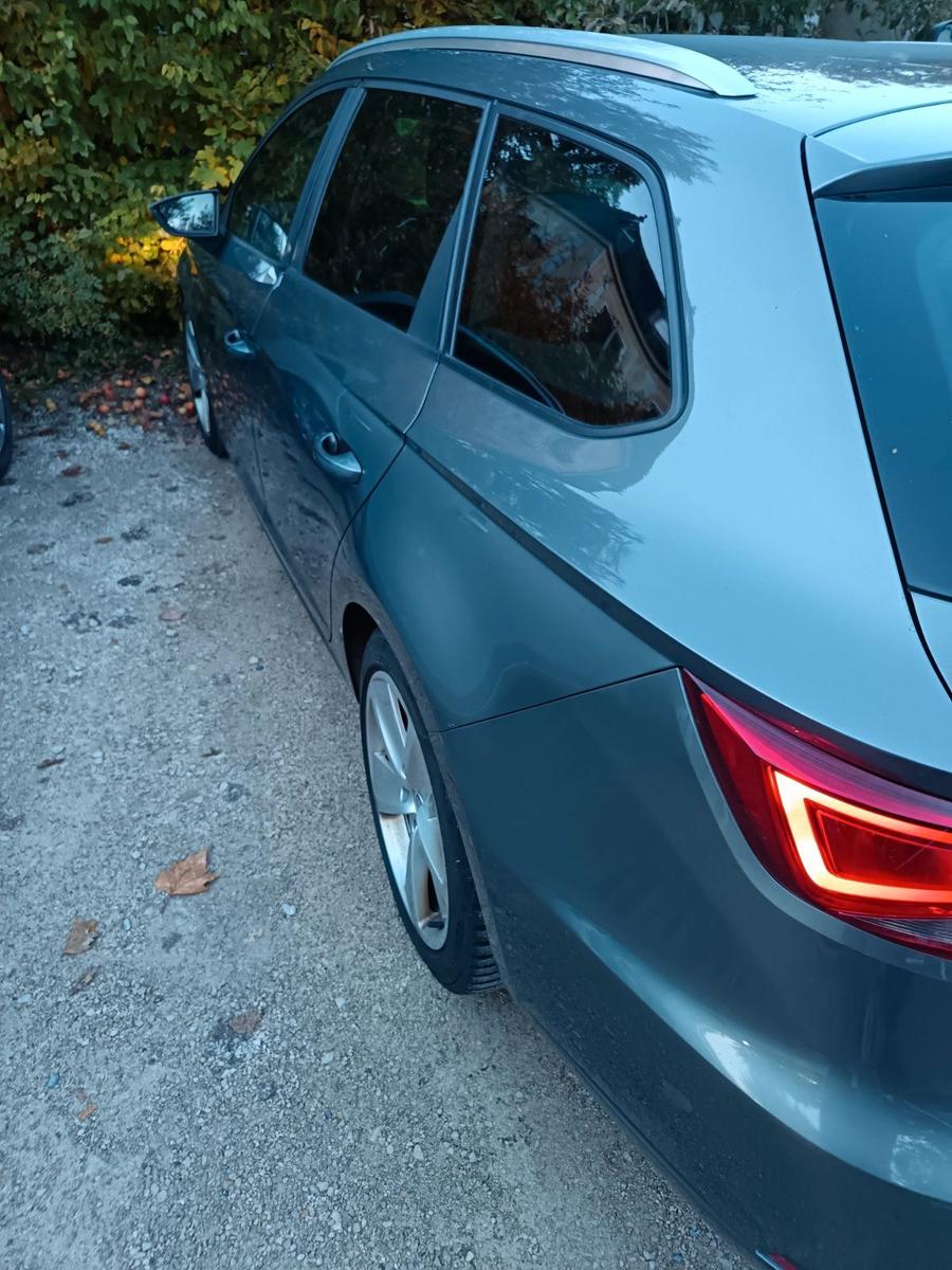 Seat Leon 2015 — rear view