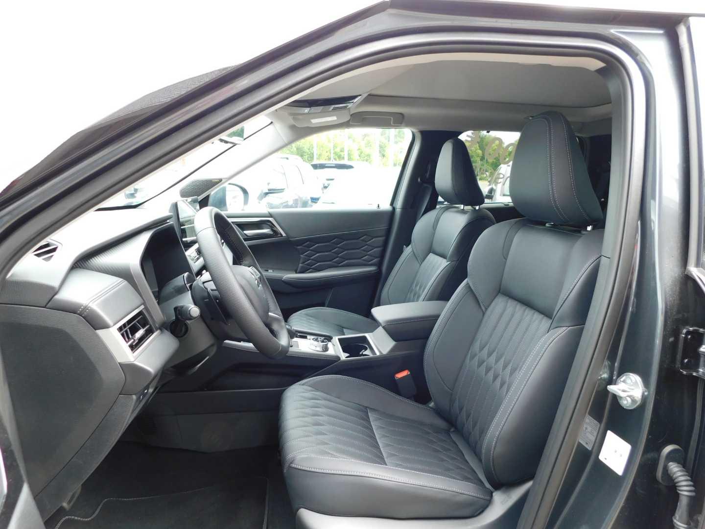 Mitsubishi Outlander 2.4L PHEV TOP 2-Farb