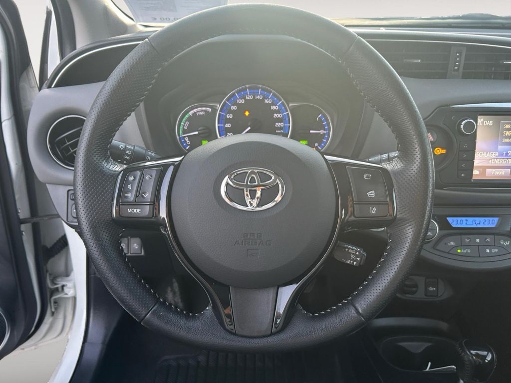 Fahrzeugabbildung Toyota Yaris Hybrid 1.5 VVT-i Lounge