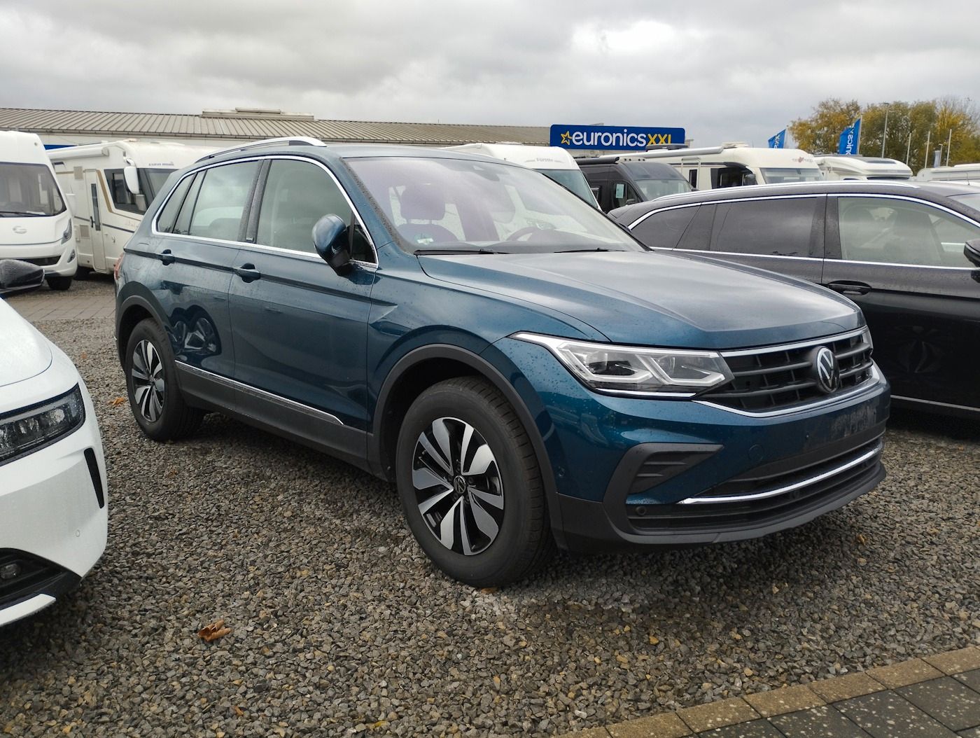 Fahrzeugabbildung Volkswagen Tiguan 1.5 MOVE NEU53T DSG AHK Matrix Kamera LHZ