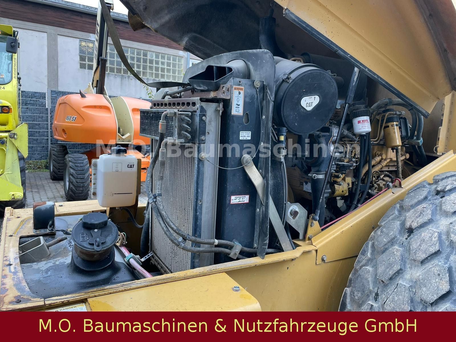 Fahrzeugabbildung CAT CS 573 E /