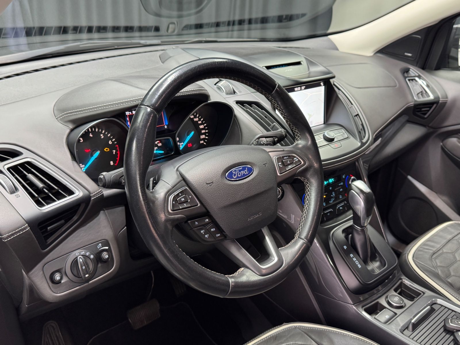 Fahrzeugabbildung Ford Kuga Vignale|SONY|AHK|NAVI|LEDER