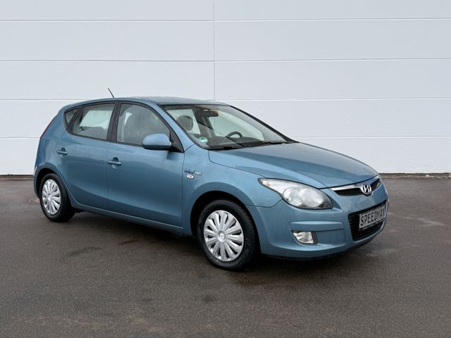 Hyundai i30 blue 1.6 CRDi 66 kW Classic - TÜV 01.2027