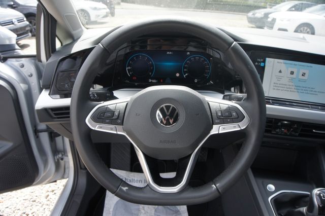 Fahrzeugabbildung Volkswagen Golf VIII 1.0 TSI NAVI KLIMA DAB+ PDC ALU LED