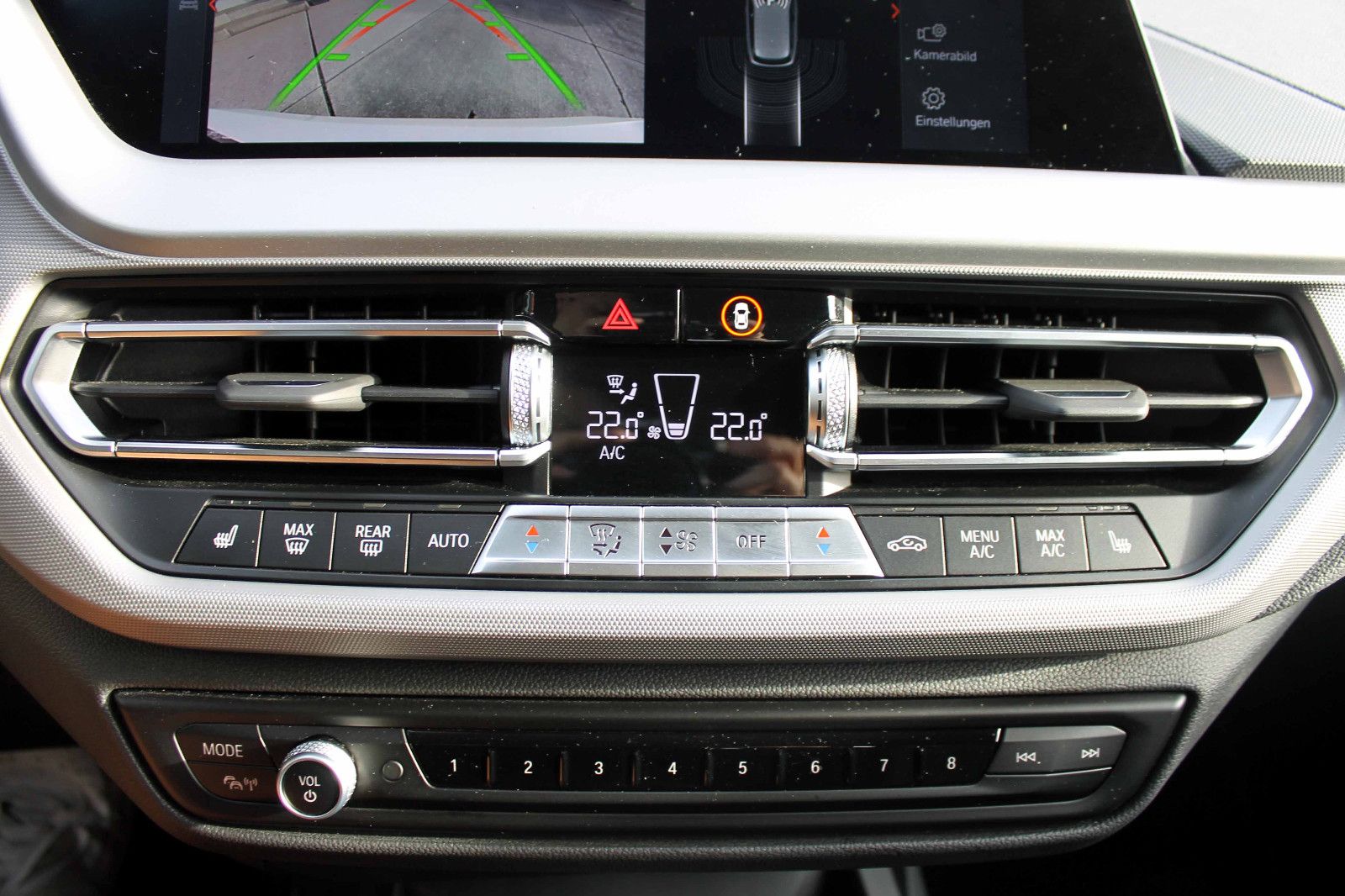 Fahrzeugabbildung BMW 118i Advantage Steptr. Temp. PDC KAM NAV LED SHZ