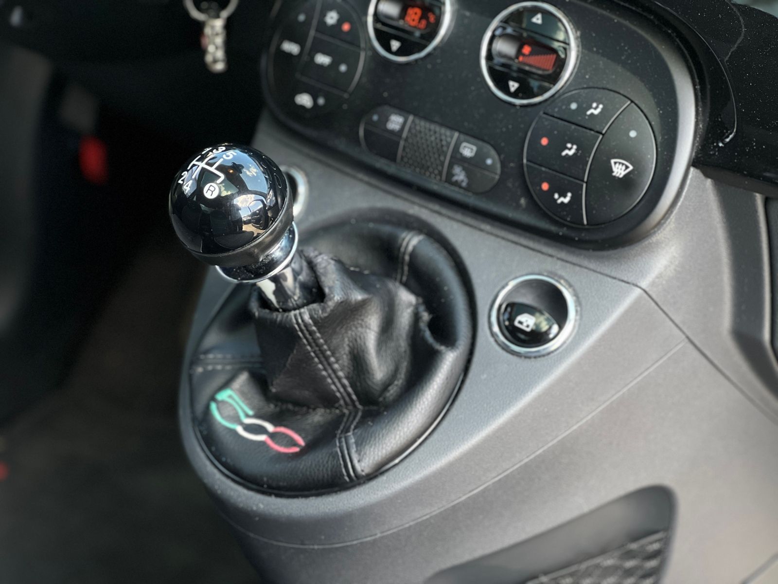 Fahrzeugabbildung Fiat 500 Lim. Lounge PANO KLIMA ALU TEMP