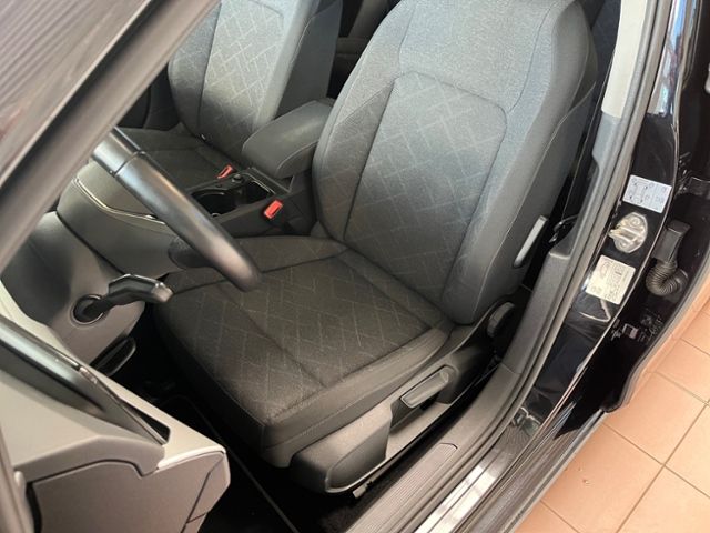 Fahrzeugabbildung Volkswagen Golf Variant 2.0 TDI Life LED NAVI SIDE ASSIST S