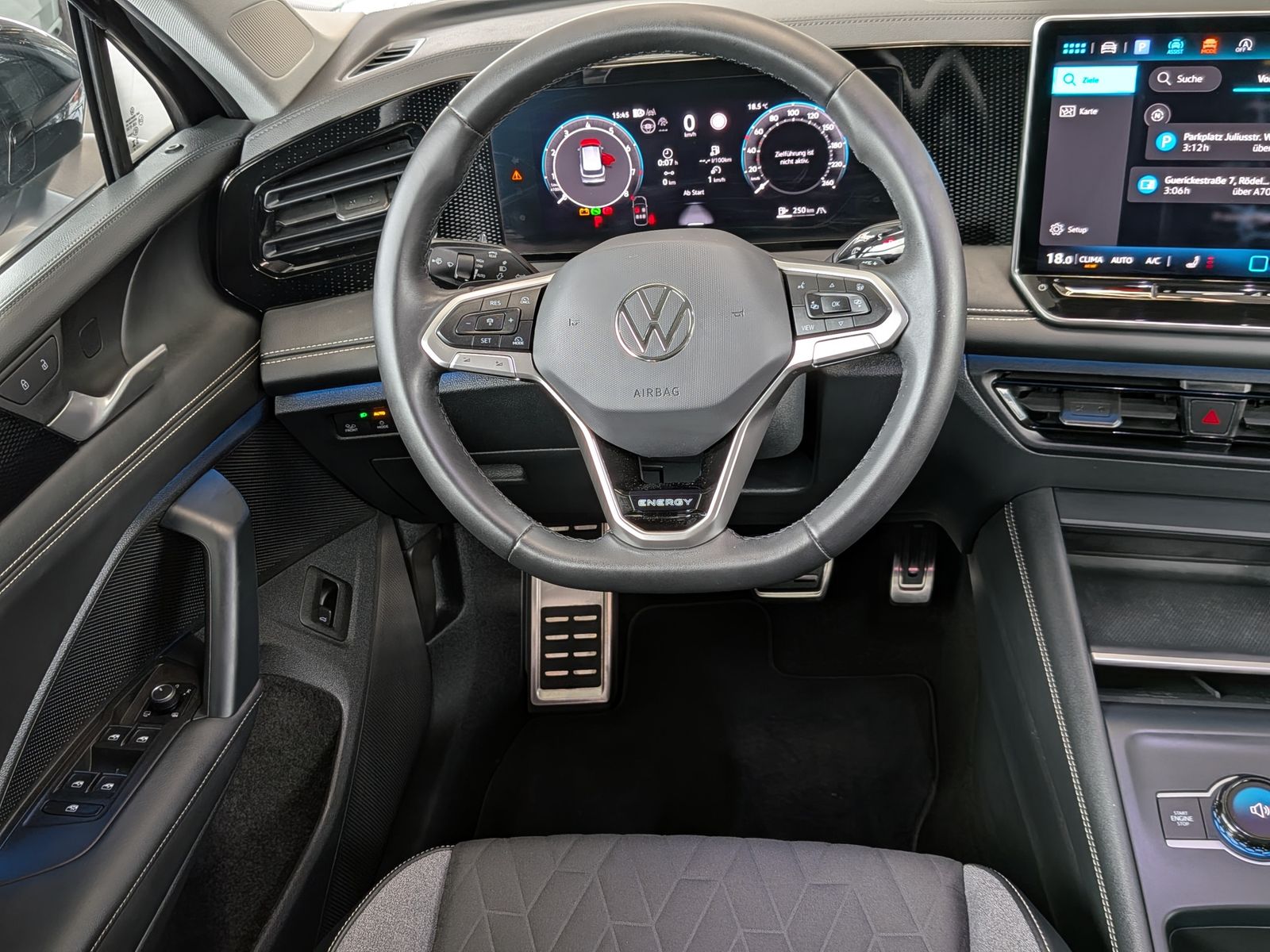 Fahrzeugabbildung Volkswagen Tiguan 1.5 eTSI ENERGY HD-Matrix 360 Pano AHK 19