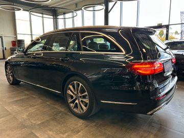 Mercedes-Benz E 350 *BURMESTER*KEYLES*PANO*AHK*ACC*StandHZ*