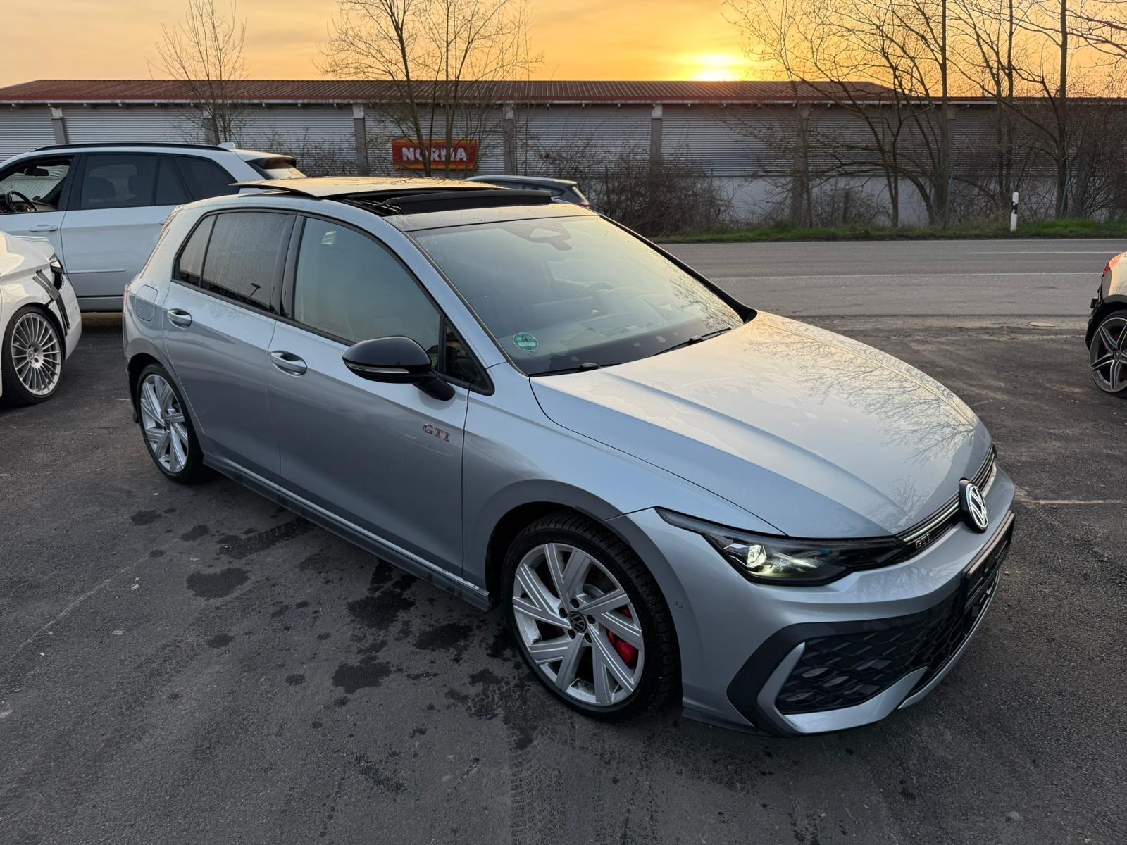 Volkswagen Golf 8 GTI /Panorama/Kamera/IQlight/ACC/LHZ/SHZ