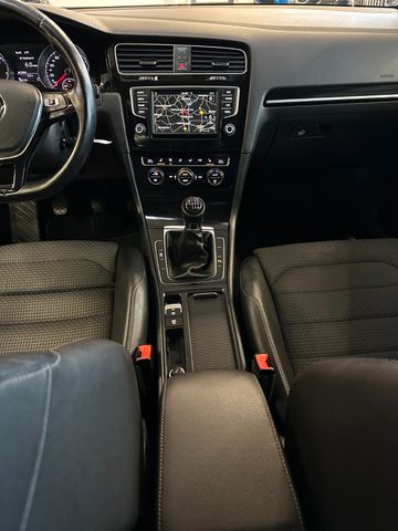 MYAUTOCENTER – Gebraucht- und Jahreswagen mit Werkstattservice in Pfaffenhofen Volkswagen Golf VII Variant Highline BMT *R Line*Navi*Xenon