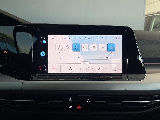 Fahrzeugabbildung Volkswagen Golf VIII Life eTSI DSG Navi LED