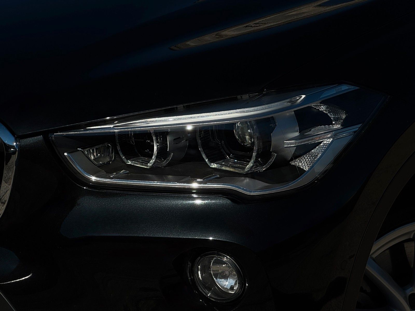 Fahrzeugabbildung BMW X1 sDrive20i Advantage Tempomat AHK PDC SHZ LED