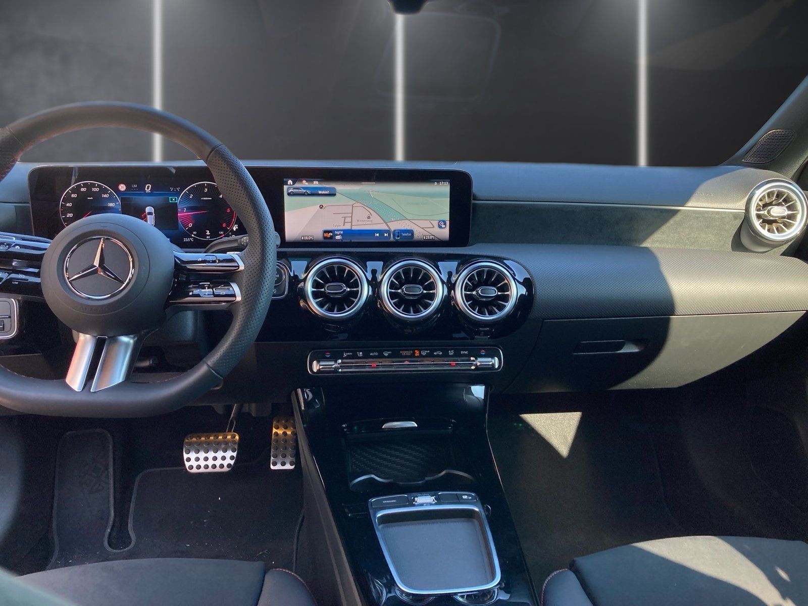 Fahrzeugabbildung Mercedes-Benz A 220 d AMG*AHK*Memory*Night*Totwink*Kamera*LED*