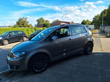 Volkswagen Golf - 6