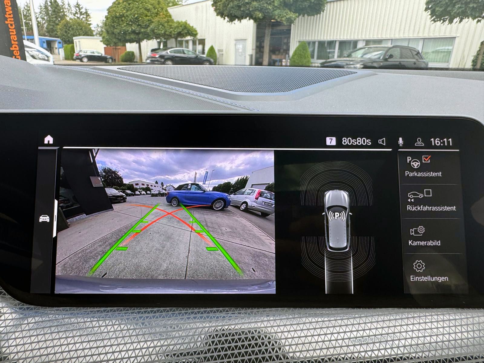 Fahrzeugabbildung BMW 118i M-Sport Steptr. NAV PDC KAM PANO TEMP HIFI