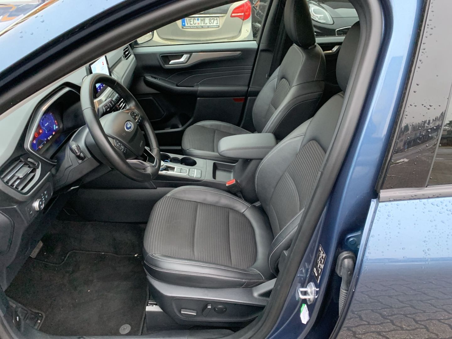Fahrzeugabbildung Ford Kuga Titanium X Automatik, AHK, adapt.LED Schein
