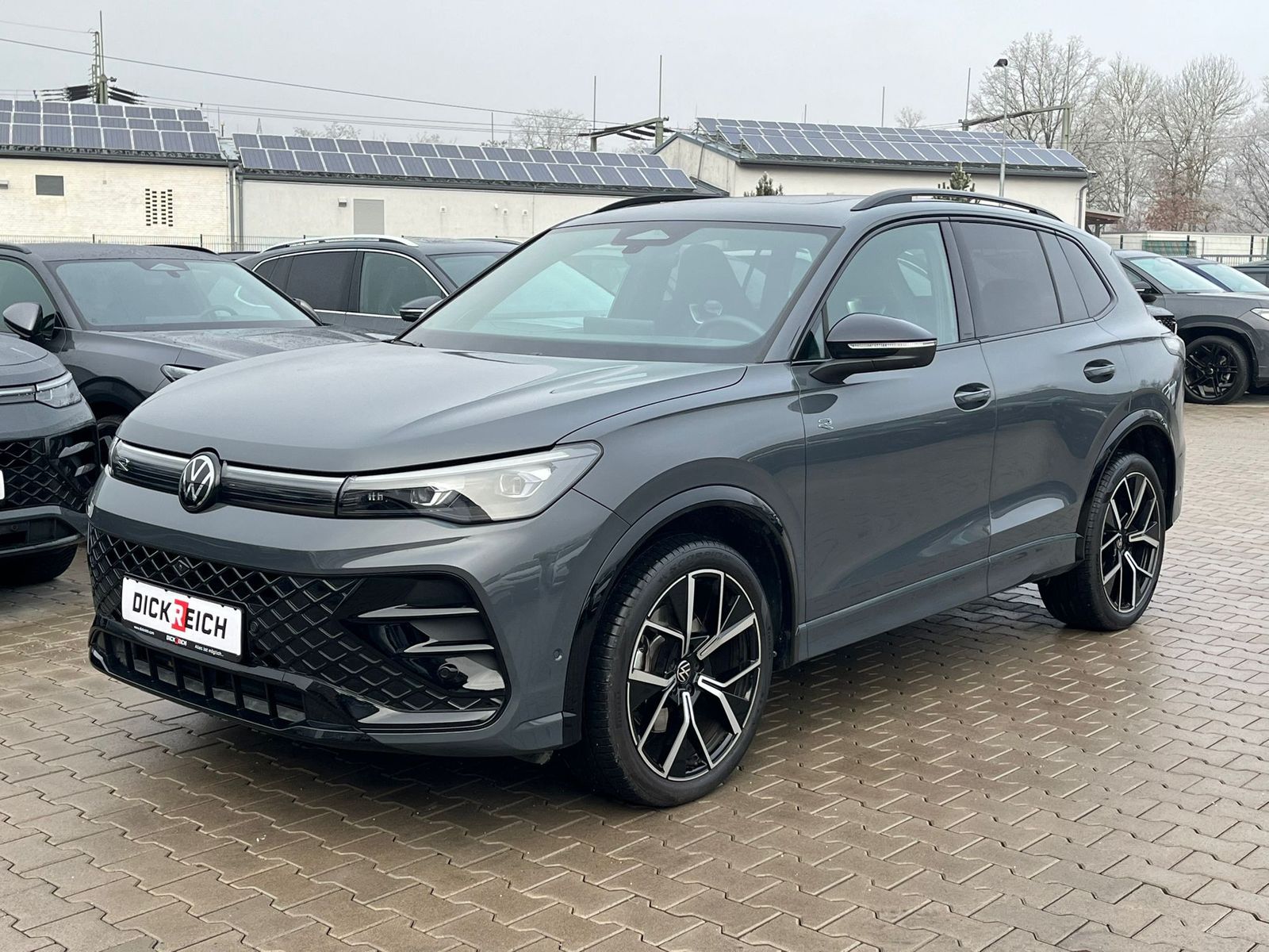 Fahrzeugabbildung Volkswagen Tiguan 2.0 TDI 4M R-Line PANO*H&K*AHK*MATRIX*20"
