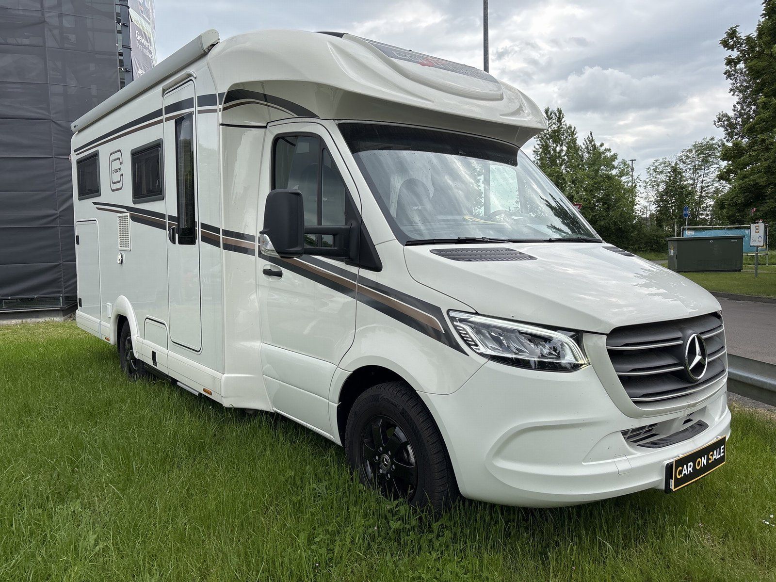 Fahrzeugabbildung Carthago C-Tourer T 143 LE Sprinter 417 CDI DISTRO LED TV