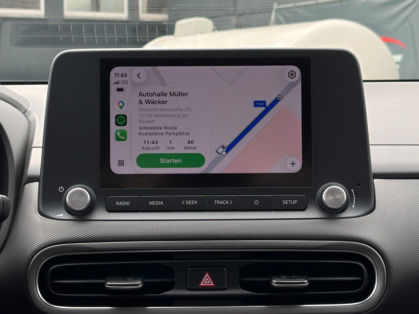 Fahrzeugabbildung Hyundai KONA E Select ACC PDC CAM SHZ LKAS CarPlay