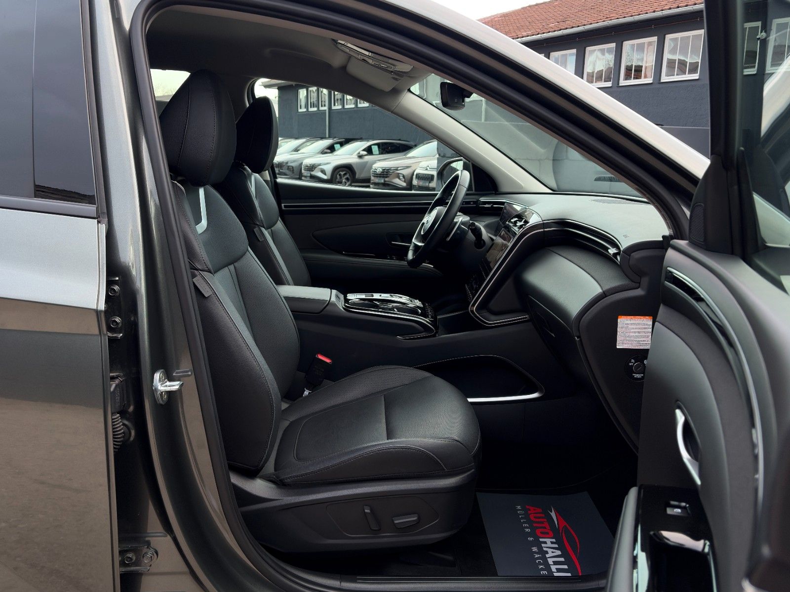 Fahrzeugabbildung Hyundai Tucson 1.6 T-GDI PHEV 4WD CarPlay 360° ACC SBL