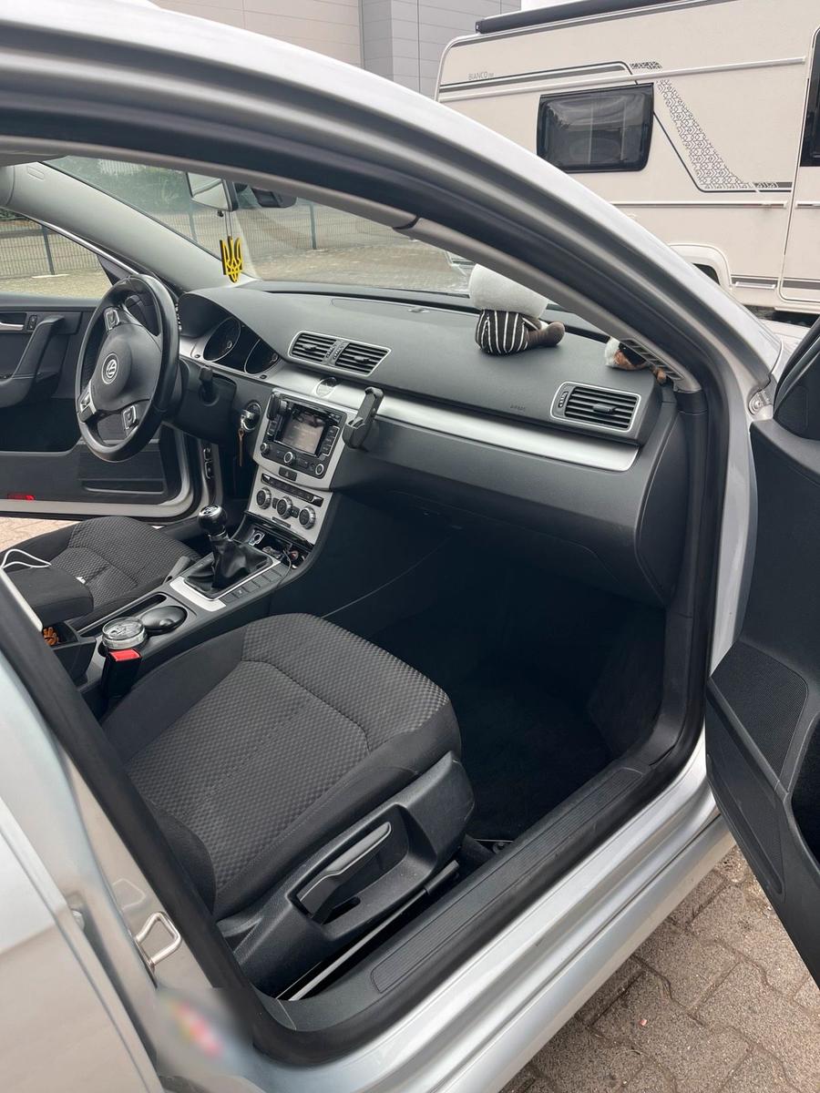 Volkswagen Passat 2012 — photo 12