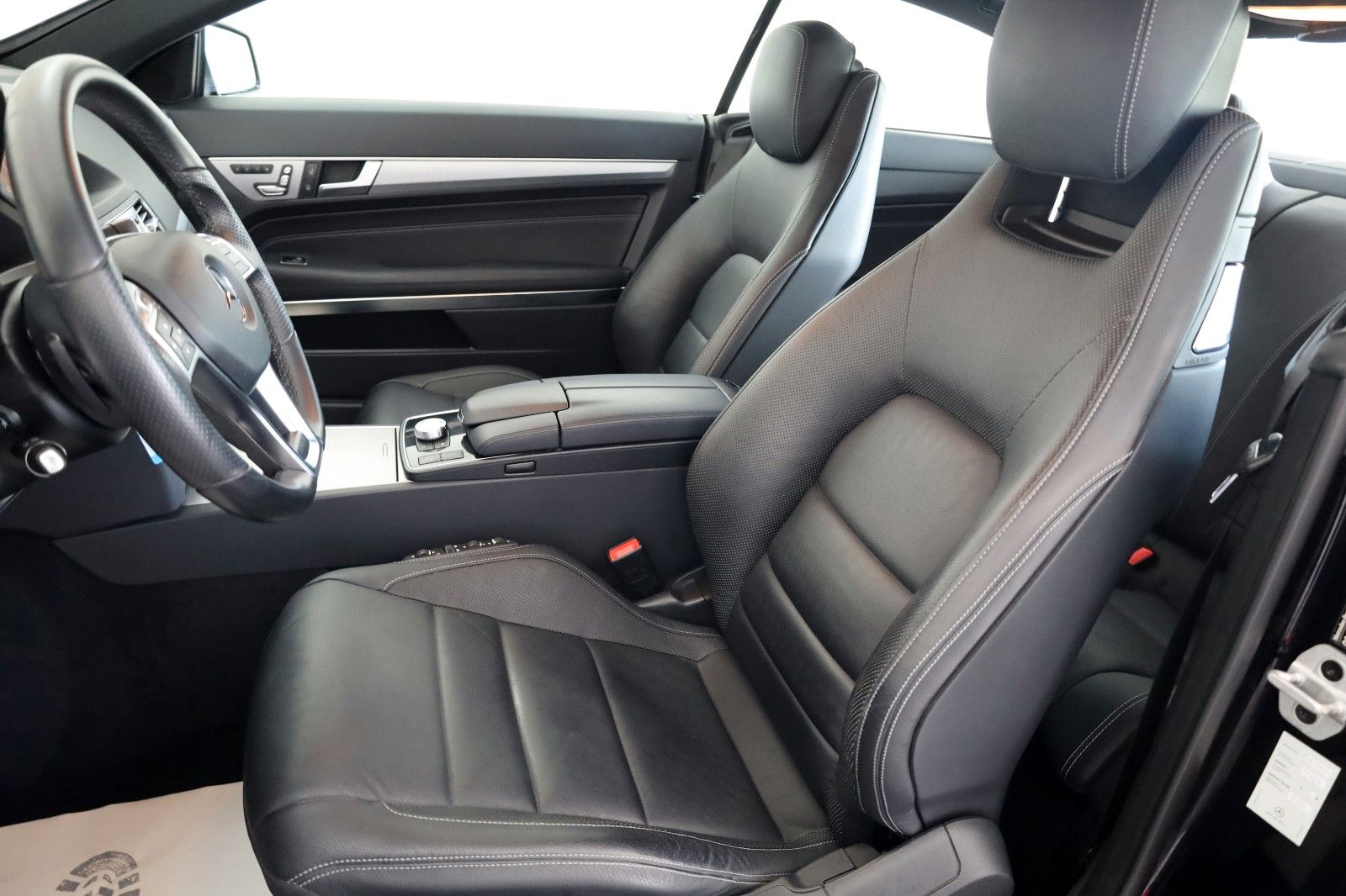 Fahrzeugabbildung Mercedes-Benz E 350d Coupe AMG Line Leder,Navi,LED,Kamera,SH