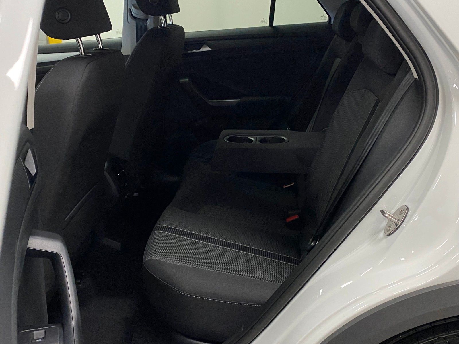Fahrzeugabbildung Volkswagen T-Roc 1.5 TSI DSG LIFE+NAVIGATION+KAMERA+AHK abn