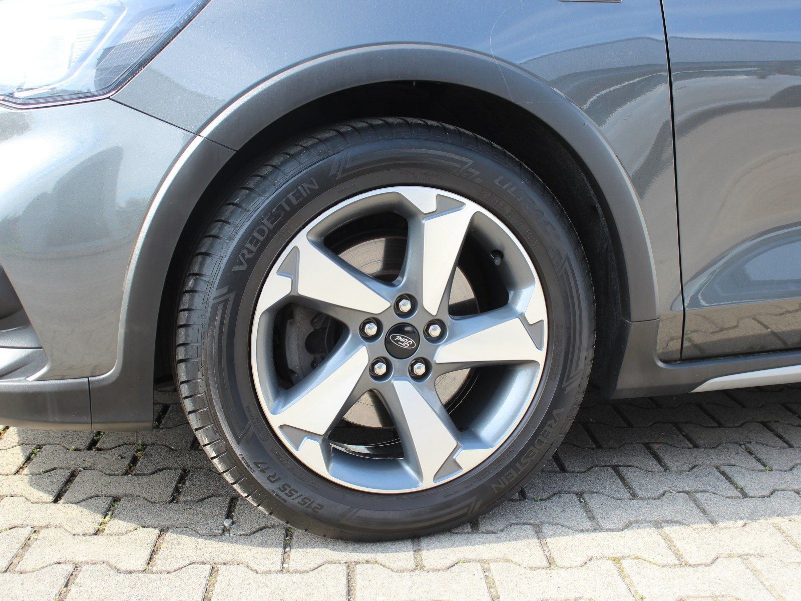 Fahrzeugabbildung Ford Focus Active 1,0 EcoBoost Start/Stopp