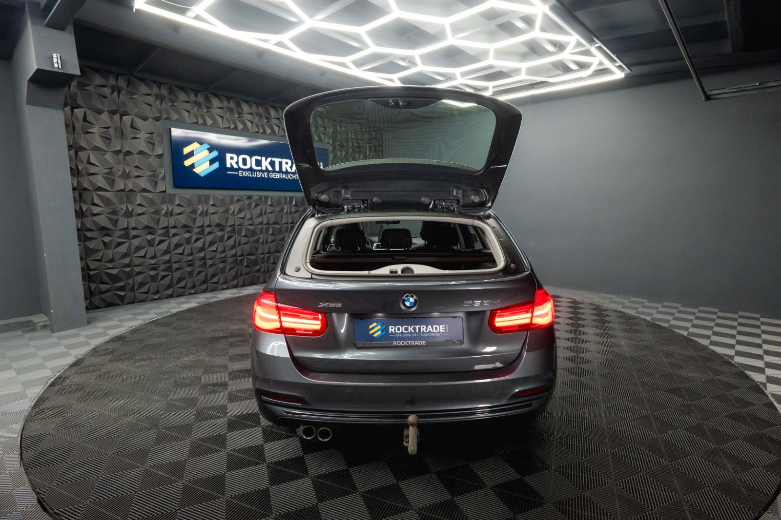 Fahrzeugabbildung BMW 335d xDrive Sport Line | LED | Pano | HUD | TÜV