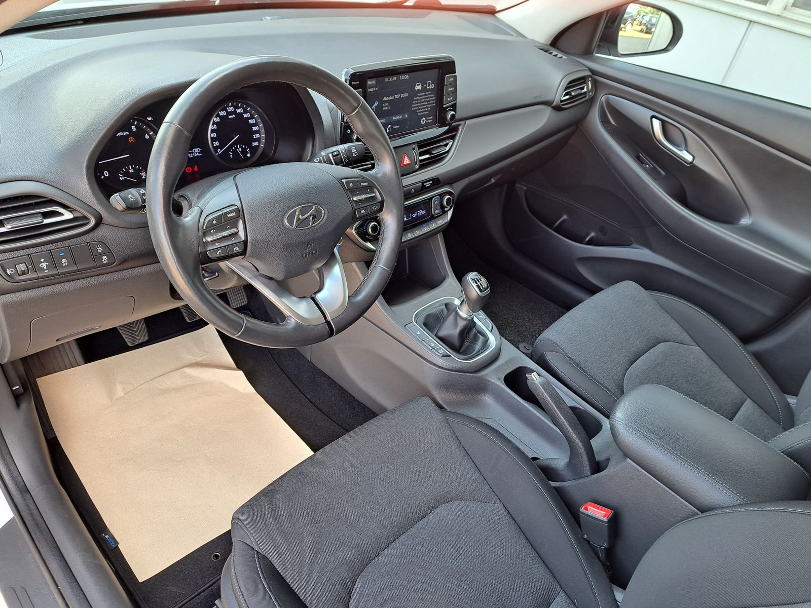 Fahrzeugabbildung Hyundai i30 Intro Edition 159PS WINTERPAKET KAMERA