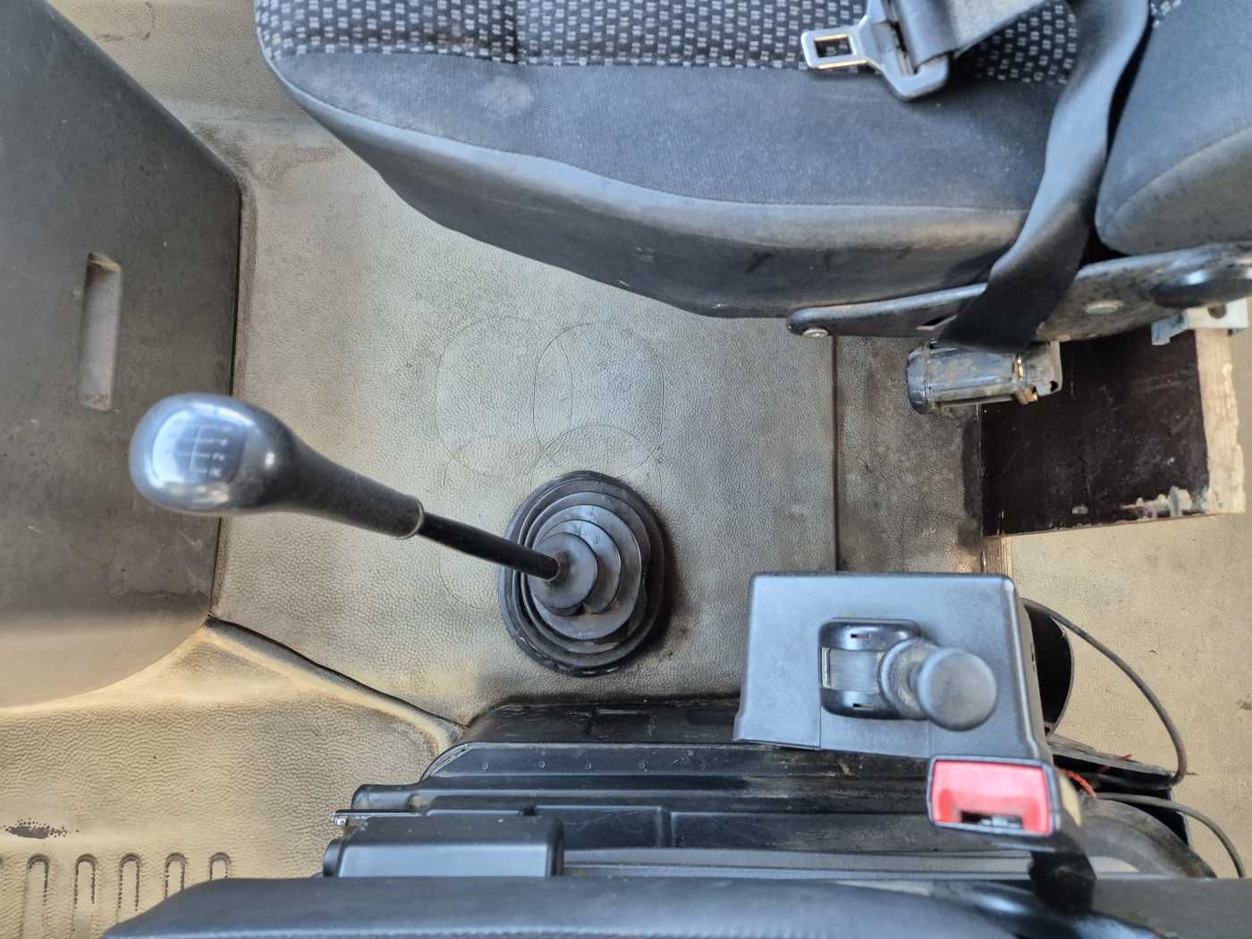 Fahrzeugabbildung Mercedes-Benz Vario 816 DK DoKa 4x2 Pritsche 2x AHK