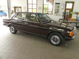 Mercedes-Benz W123 Limo. 200   original 89100 KM aus 1 Hand - Mercedes-Benz 200: W123