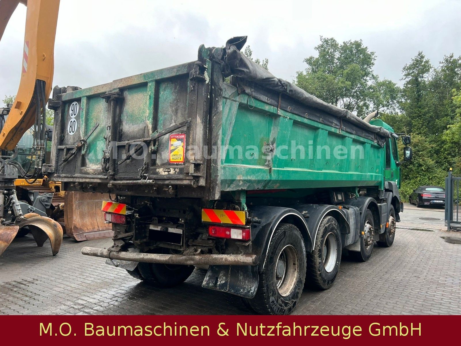 Fahrzeugabbildung Renault Kerax 450.32 / 8x4 / Bordmatik / Blatt/Blatt