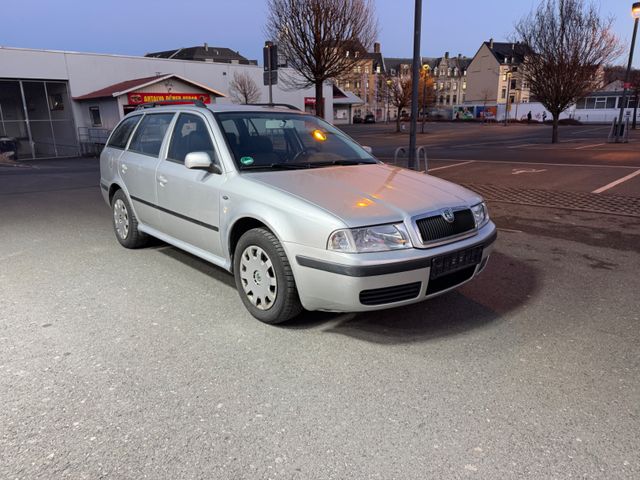 Skoda Octavia 1.6 Combi Ambiente