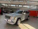 Jeep Grand Cherokee 3.0 V6 CRD Overland - silberne Jeep Grand Cherokee