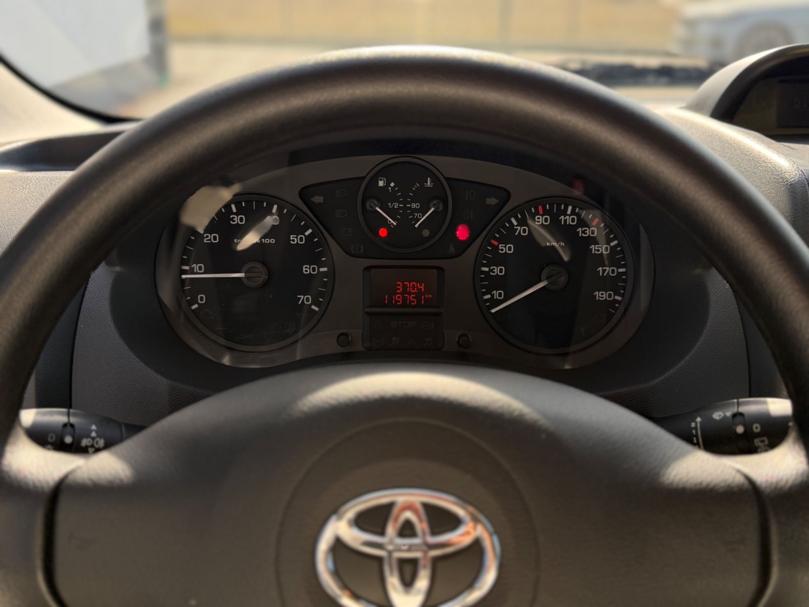 Proace L2H1 Comfort 2.0 6-Sitzer Rollstuhl Rampe