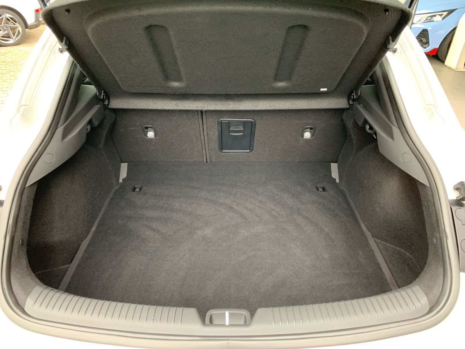 Fahrzeugabbildung Hyundai i30 Fastback 1.5T-GDI 7-DCT N-Line Mild-Hybrid A