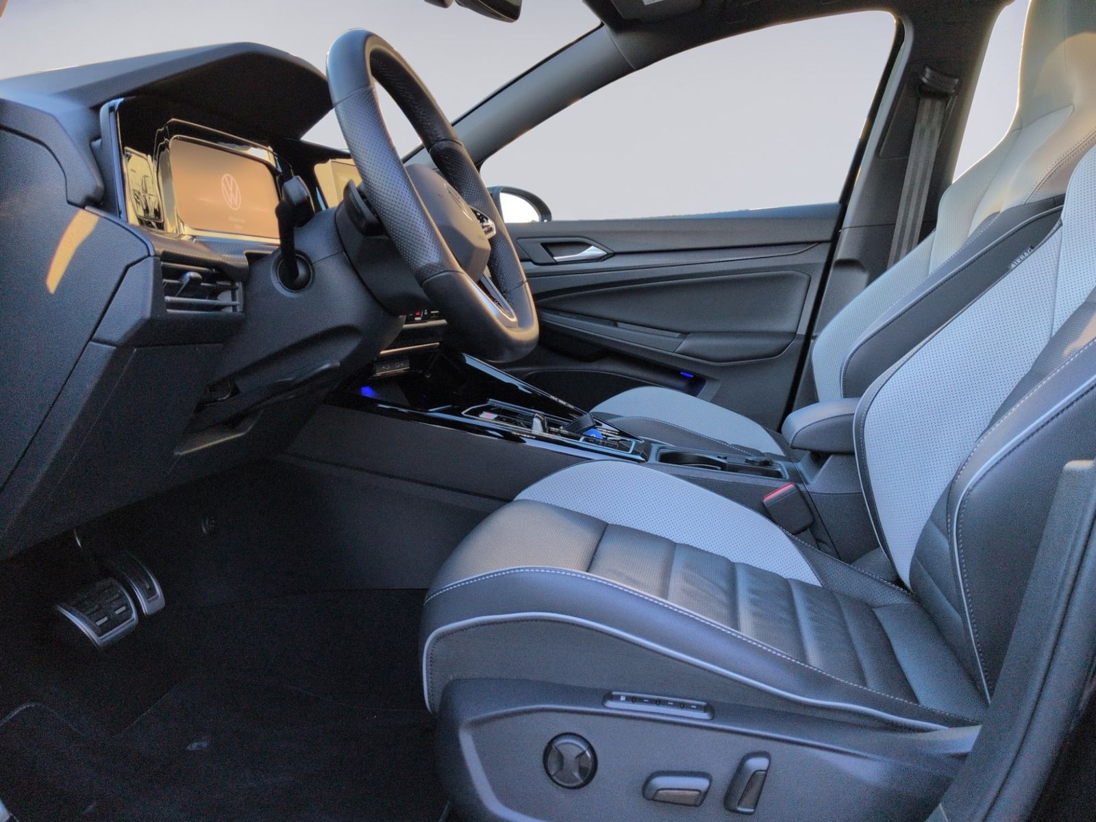 Golf VIII GTD STHZ+LEDER+PANO+