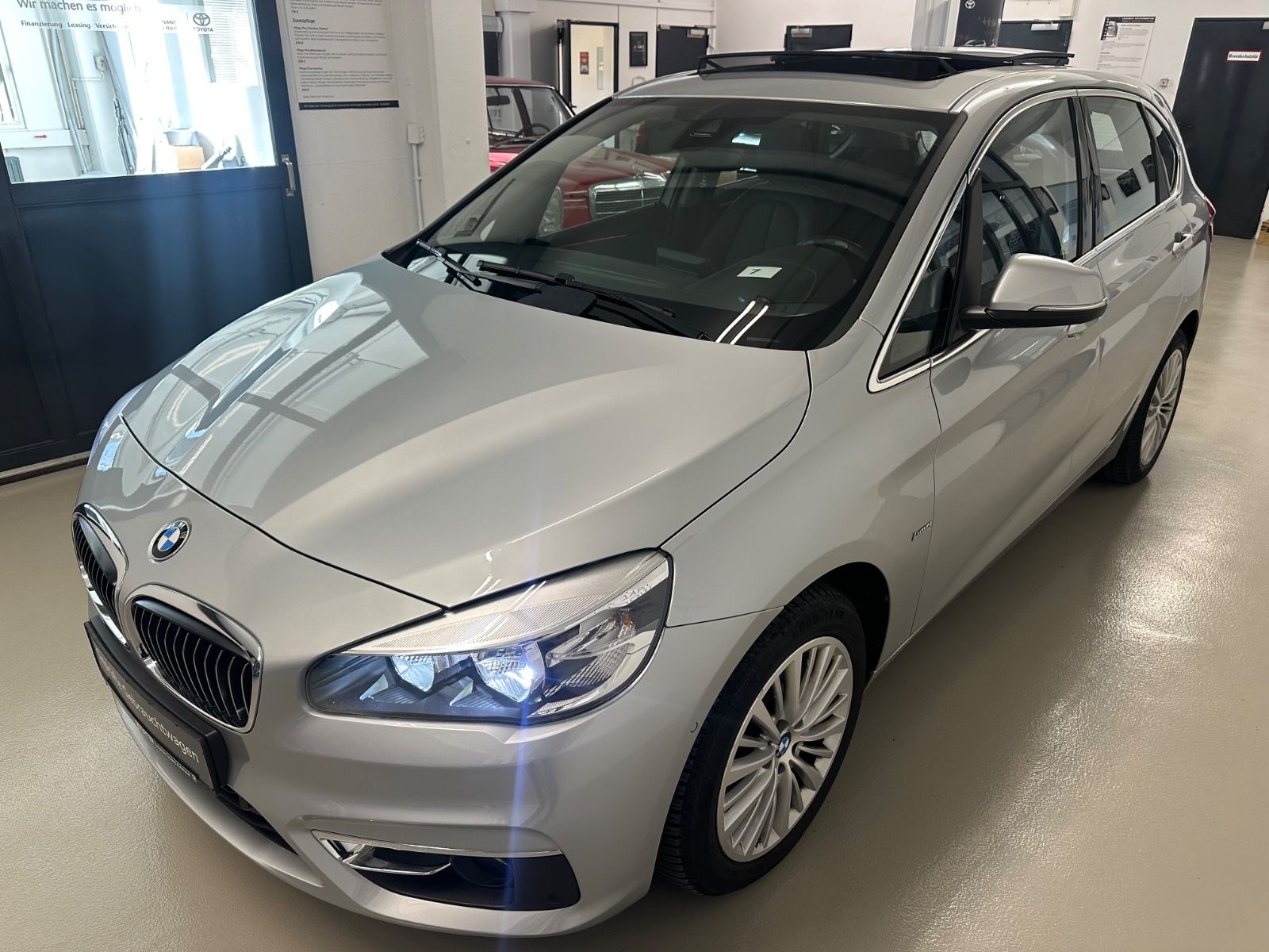 BMW 220 2 Active Tourer Advantage Automatik Pano
