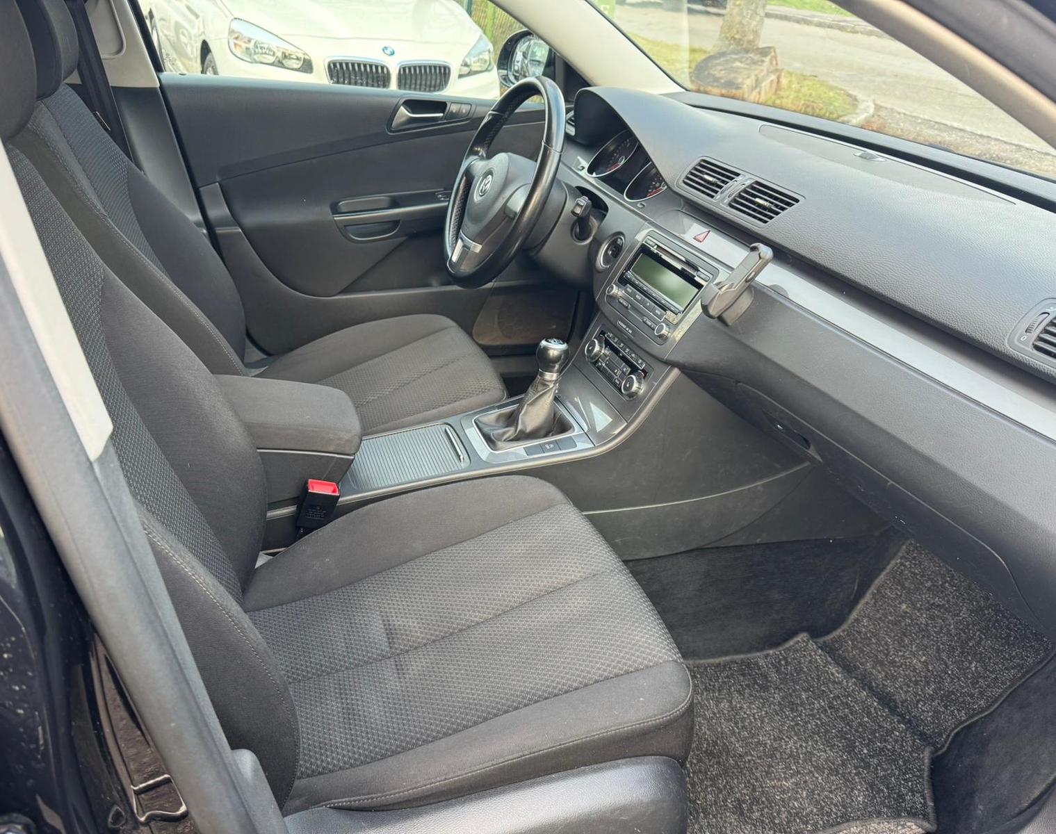 Volkswagen Passat 2010 — photo 15