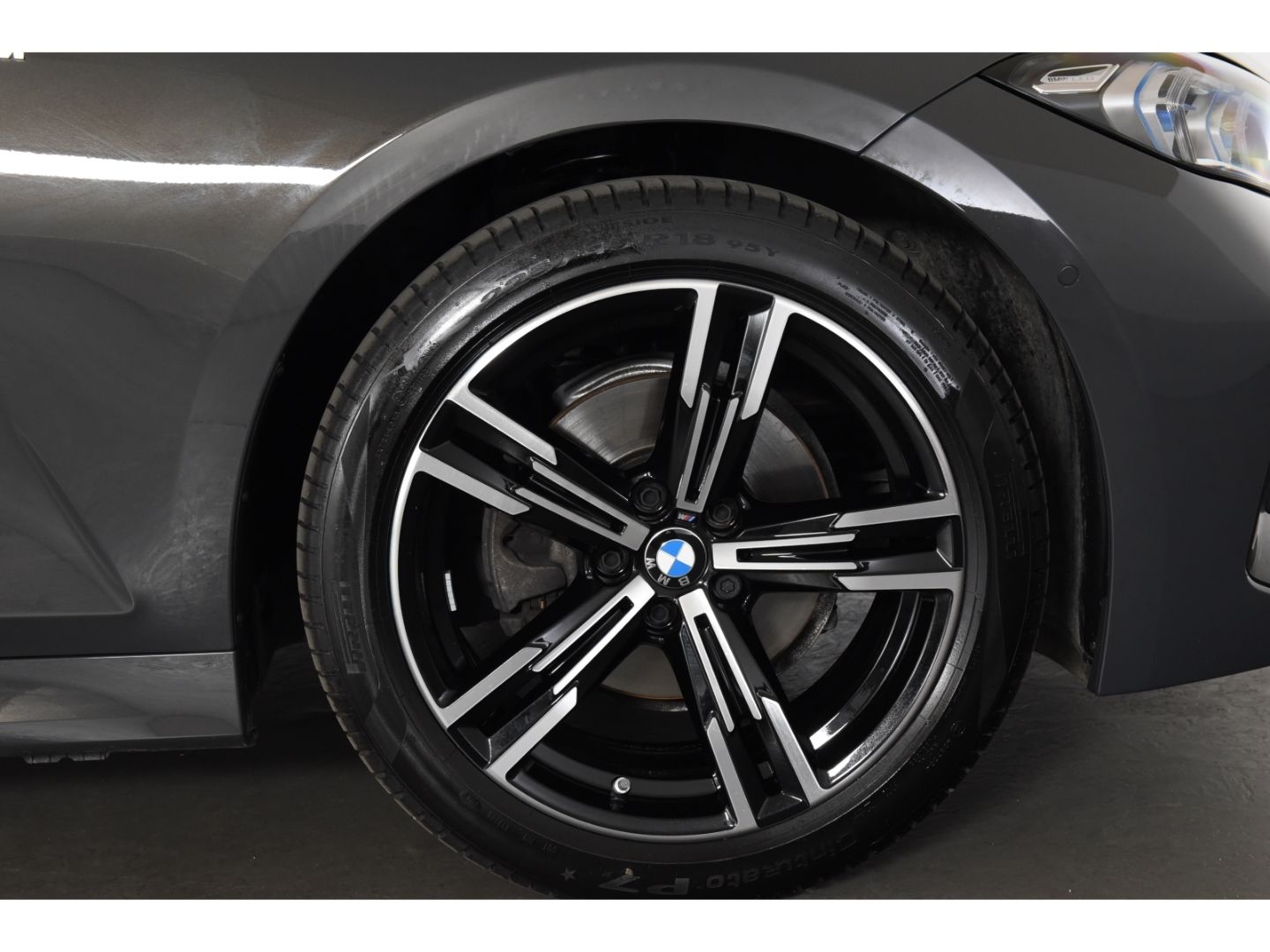 BMW 320 i xDrive Limousine M Sport Anhängerkupplung foto 4
