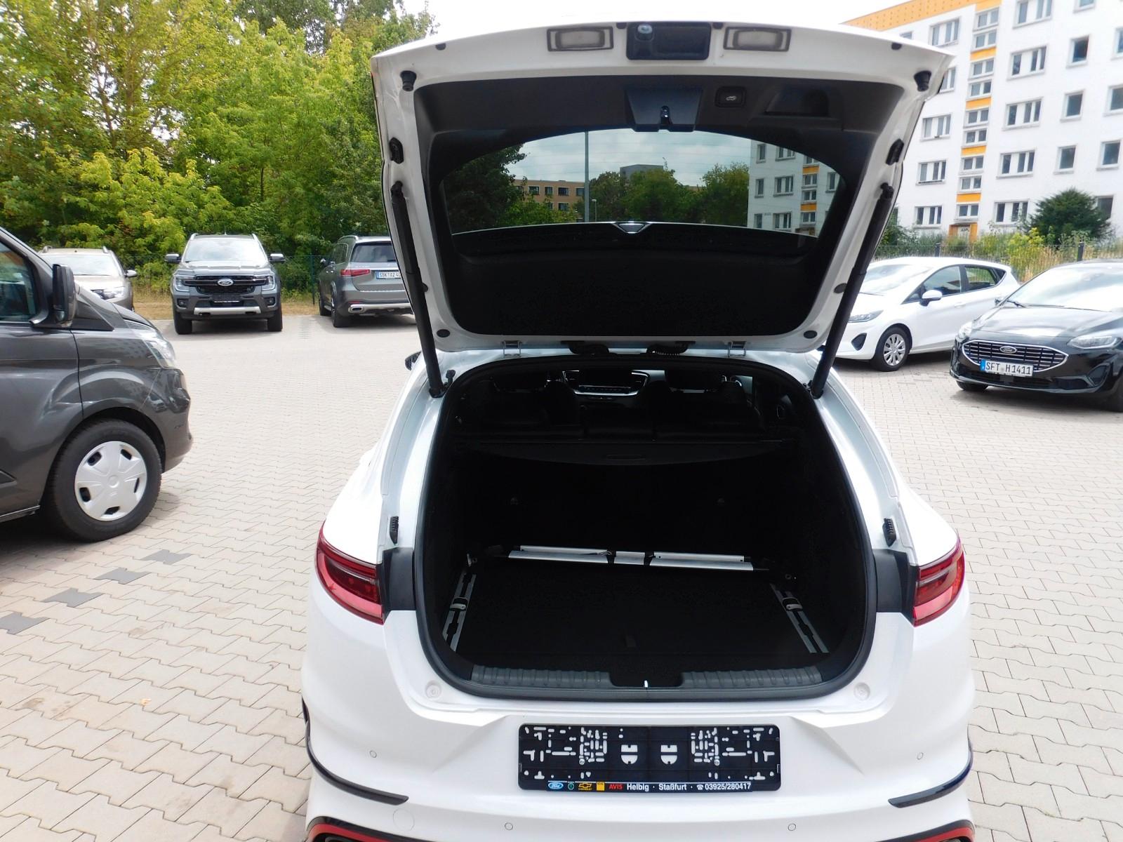 Kia ProCeed 1.6T-GDI DCT7 GT*LED*NAV*KAM*ACC