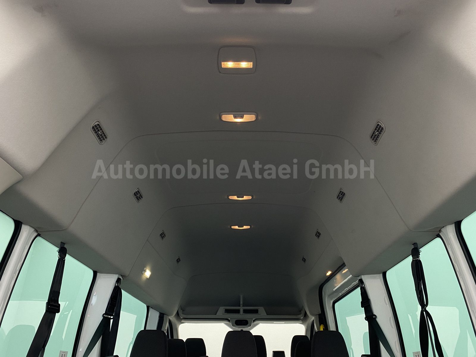 Fahrzeugabbildung Ford Transit 350 *Rollstuhl-Lift* +9-SITZE (4759)