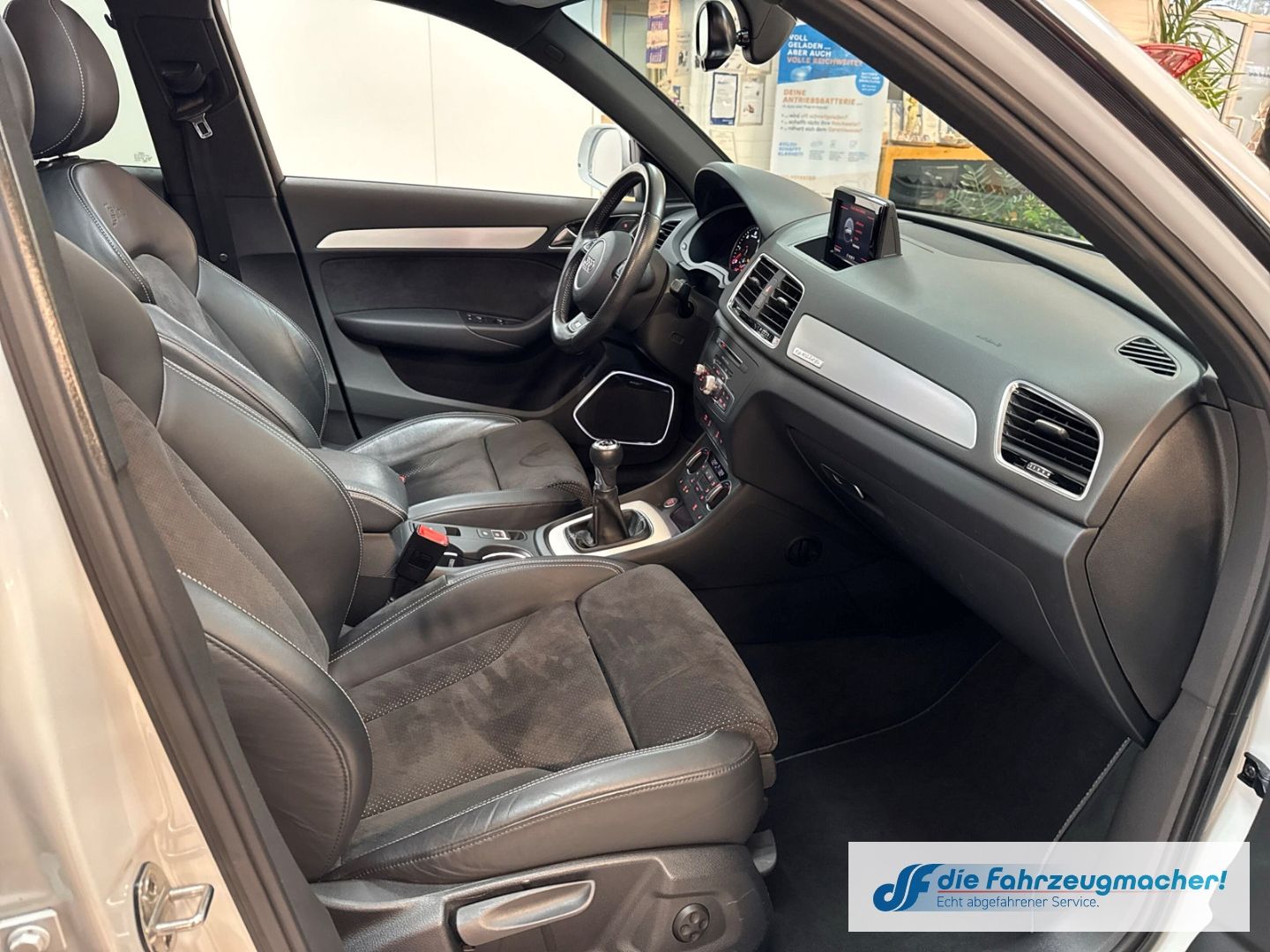 Fahrzeugabbildung Audi Q3 sport quattro S line S-line Sportpaket El. Pa