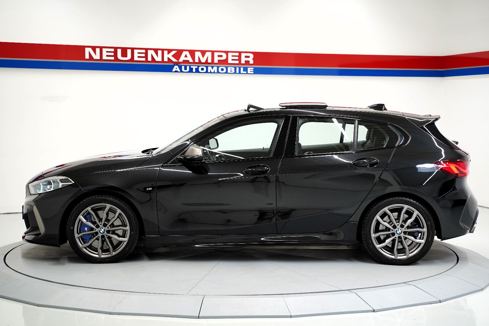 Fahrzeugabbildung BMW M135i xDrive LED Panorama ACC harman/kardon HuD