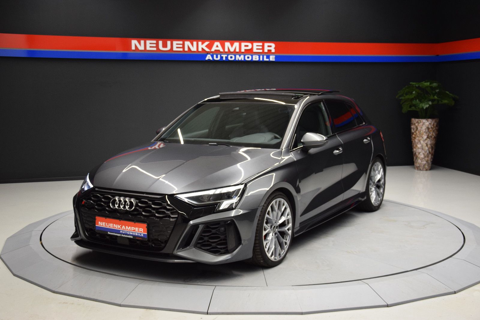 Fahrzeugabbildung Audi RS3 Sportback 2.5 TFSI Massage B&O Pano ACC B&O